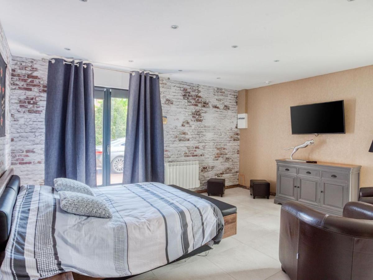 Cosy Apartment In Eperlecques With Fireplace Room photo