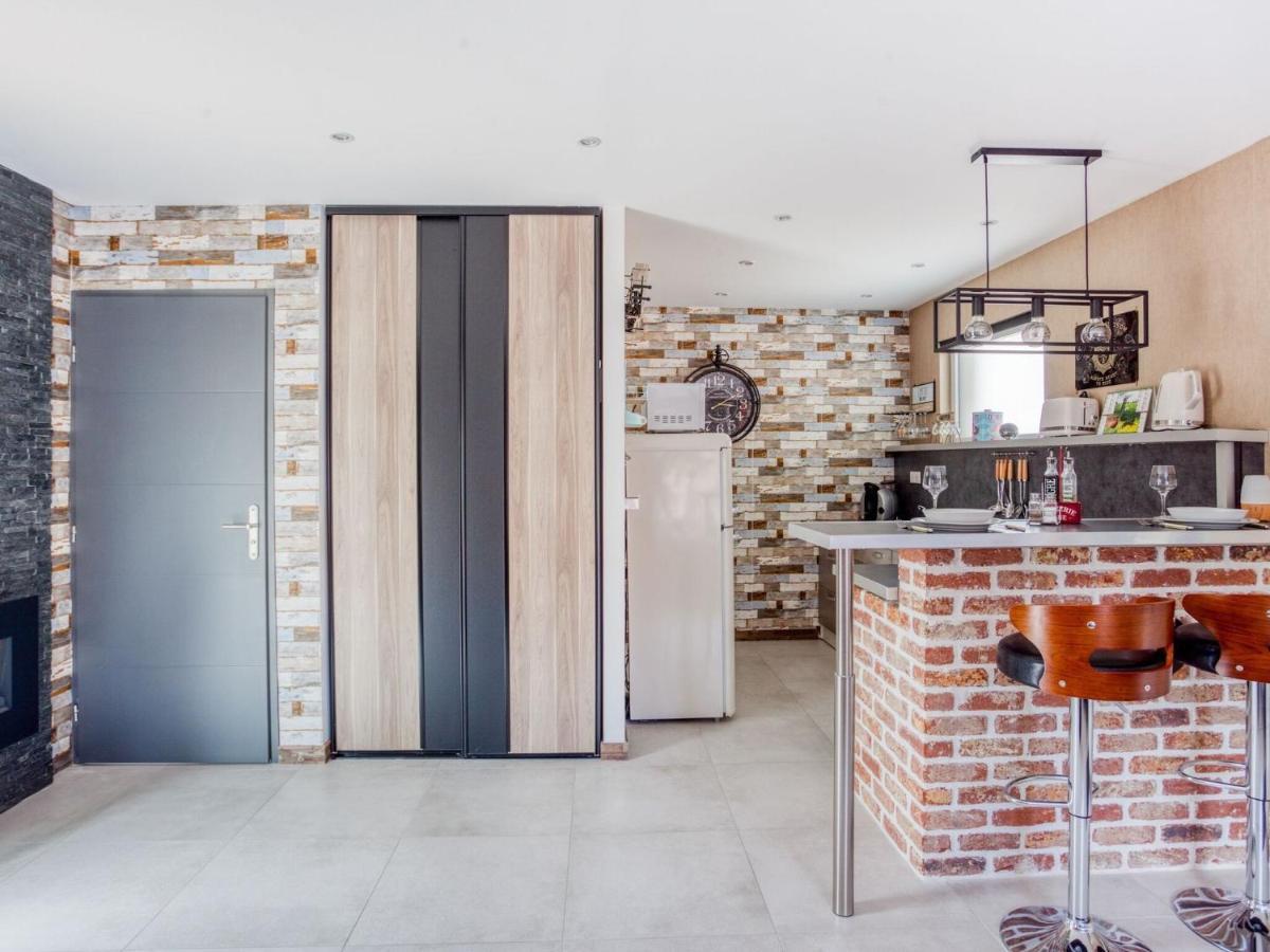 Cosy Apartment In Eperlecques With Fireplace Room photo