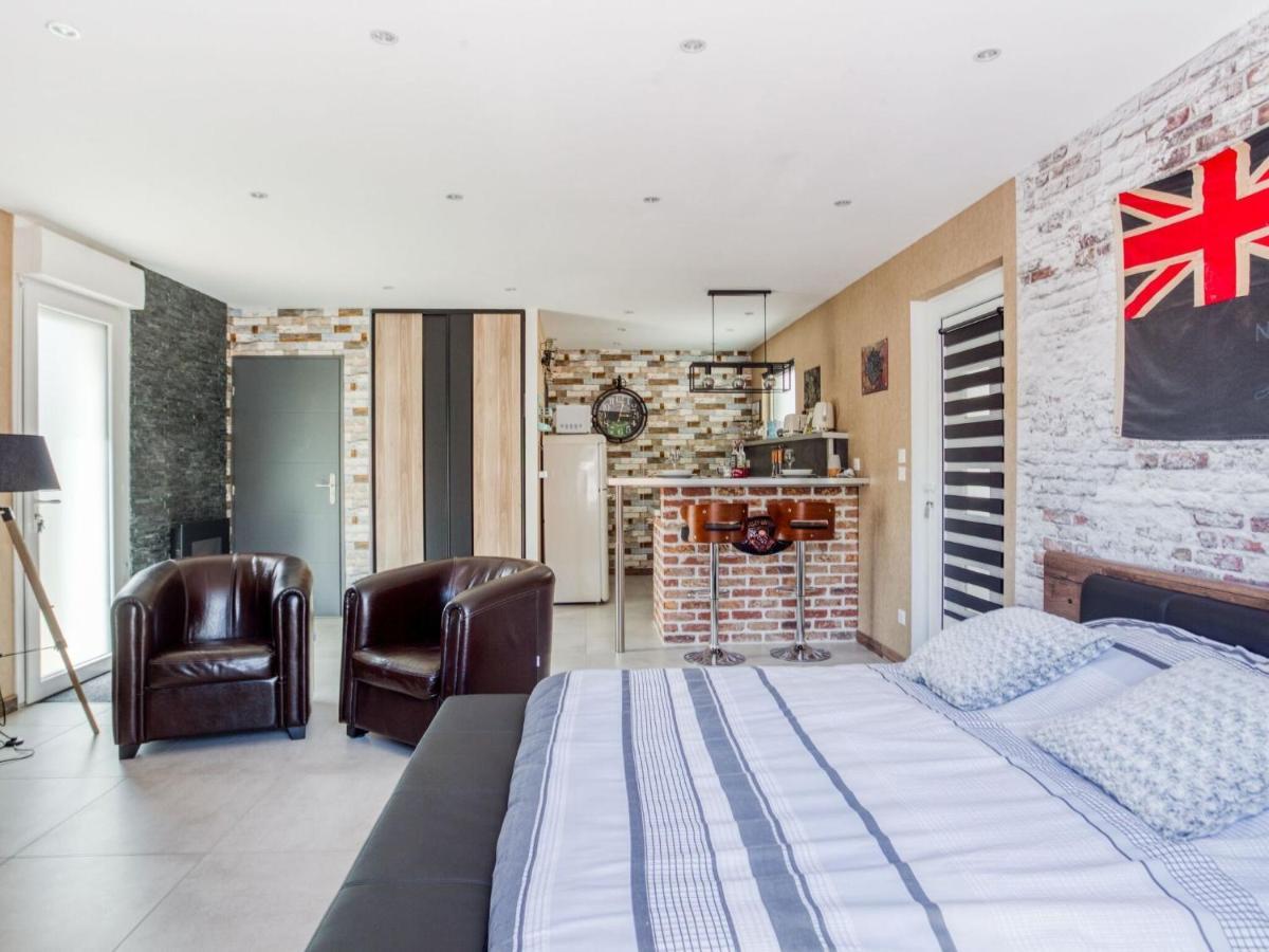 Cosy Apartment In Eperlecques With Fireplace Room photo