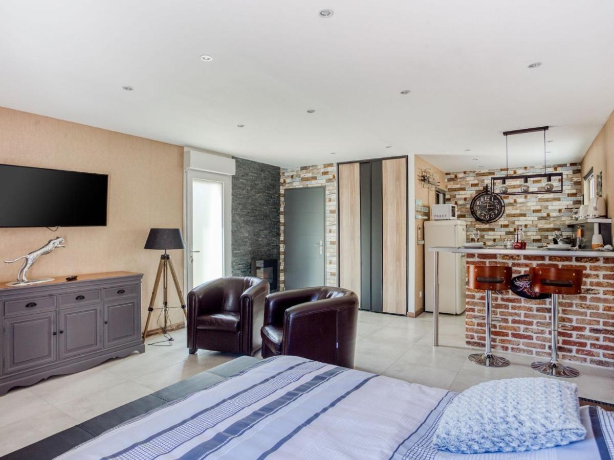 Cosy Apartment In Eperlecques With Fireplace Room photo