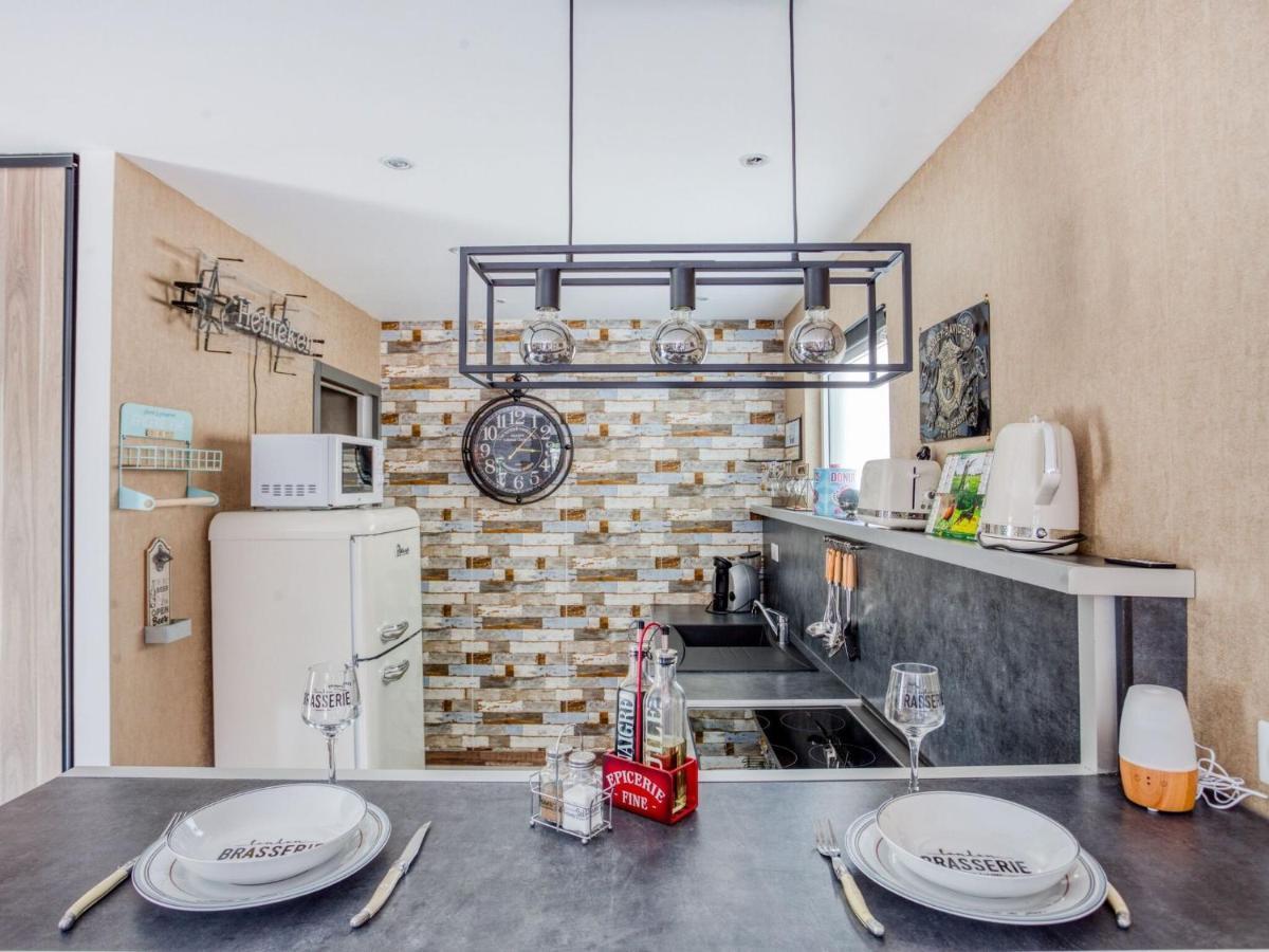 Cosy Apartment In Eperlecques With Fireplace Room photo